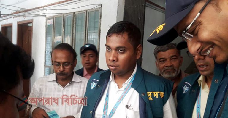 স্টোর রুমের চাবি নিয়ে পালিয়ে গেলেন স্টোর কিপার