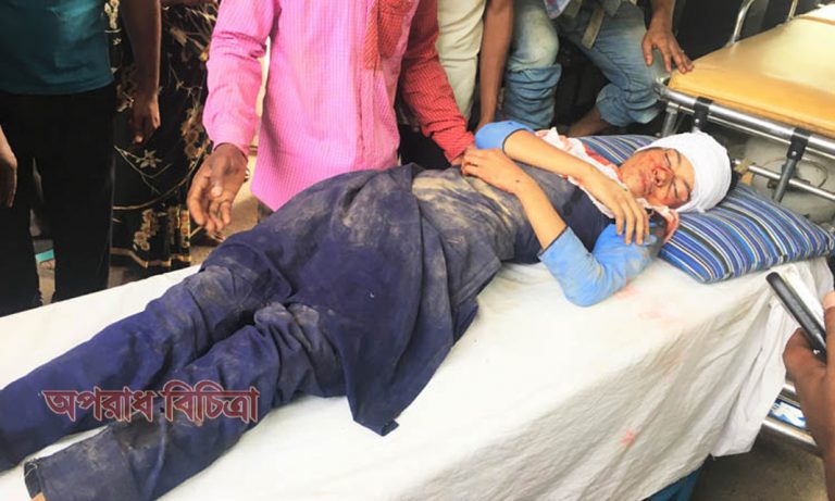 প্রেমের প্রস্তাবে রাজি না হওয়ায় স্কুলছাত্রীকে কোপালো  তরুণ