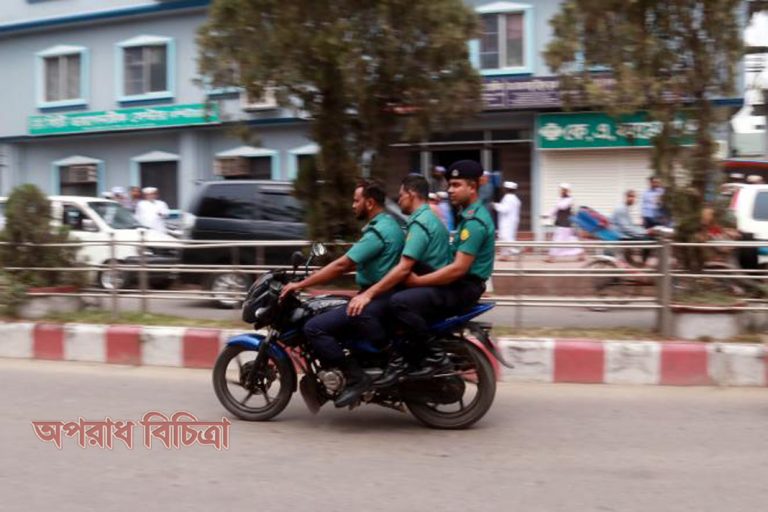 পুলিশই মানছে না নিয়ম