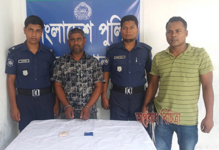 রাজশাহীর বাঘায় মাদকের গডফাদার স্বপন গ্রেফতার