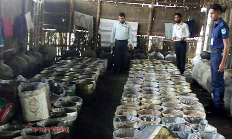 গুড়ের কারখানায় অভিযান চালিয়ে ২৫০ মণ ভেজাল গুড় জব্দ