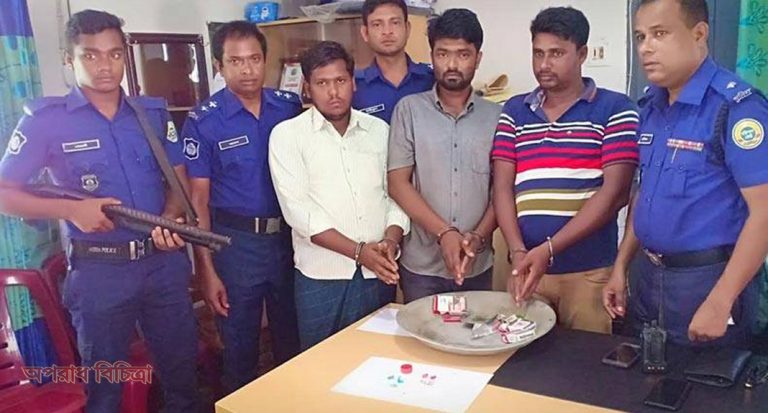 ইউপি সদস্যসহ তিনজনকে ইয়াবাসহ আটক