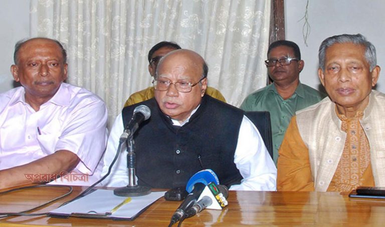 মানুষ পুড়িয়ে রাজনীতি করে এমন একটি রাজনৈতিক দল আছে : নাসিম