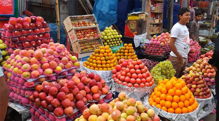 ইচ্ছেমতো দাম হাঁকাতে ব্যস্ত ফল ব্যবসায়ীরা