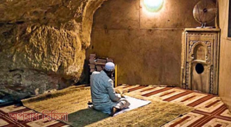 আল্লাহর দরবারে  তিন ব্যক্তির দোয়া সরাসরি কবুল হয়