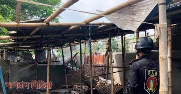 সুজন ও সুমন নামের দুই জঙ্গি ওই ঘরটি ভাড়া নেন