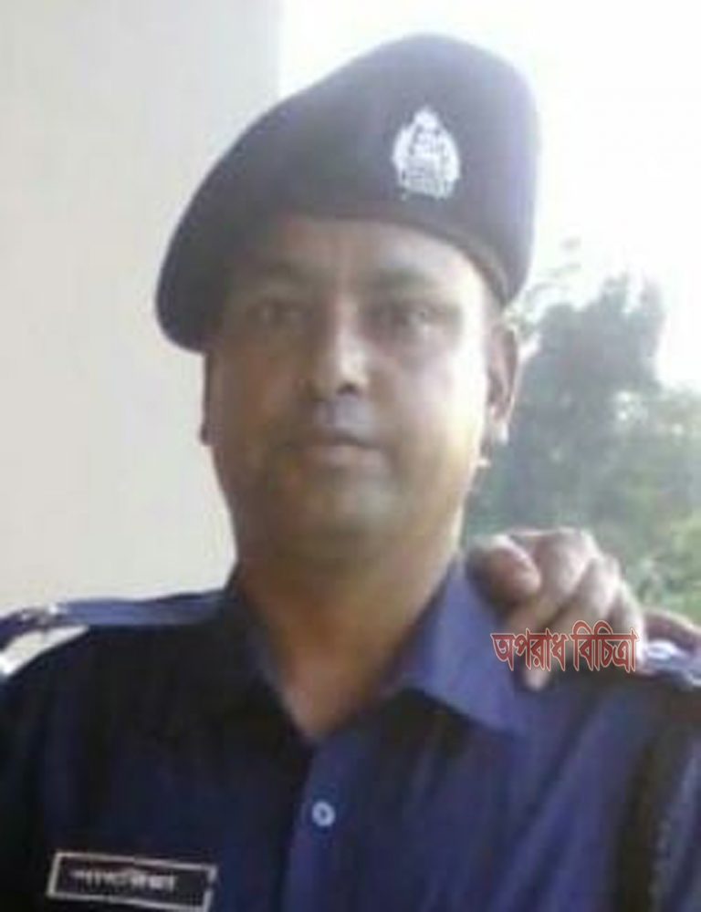 পুলিশের এ এস আইর বিরুদ্ধে পকেটে ইয়াবা ঢুকিয়ে তুলে নিয়ে যাওয়ার অভিযোগ