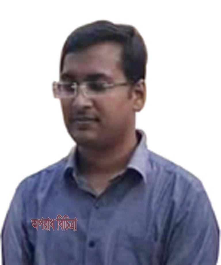 বিয়ের আগেই বান্ধবীর সাথে সংসার করায় ফেঁসে যাচ্ছেন ইউএনও!