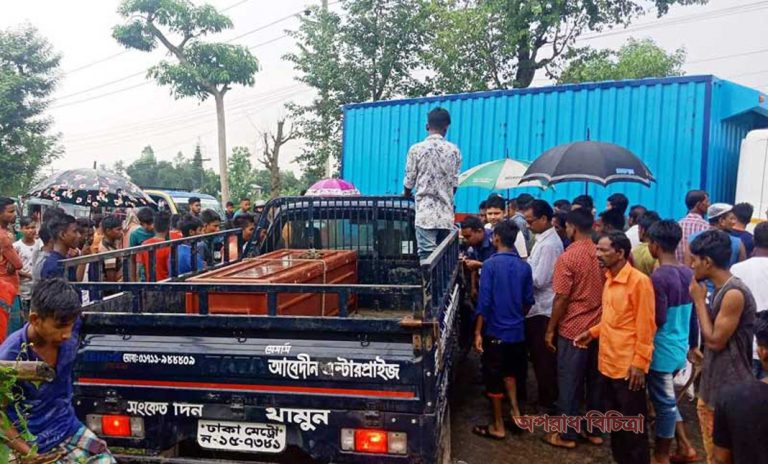 লাশবাহী গাড়িতে পুলিশের চাঁদা দাবি
