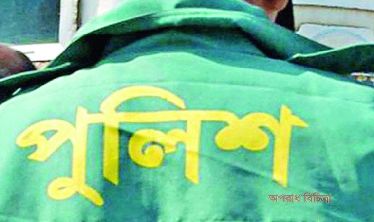 গাড়ির কাগজ দেখতে চাওয়ায় এক এসআই ও তিন পুলিশ কনস্টেবলকে প্রত্যাহার