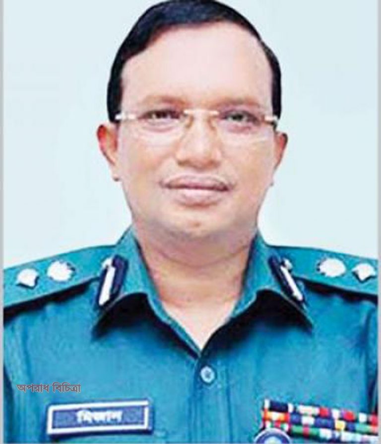 যেখানেই পালিয়ে থাকুক না কেন, অবশ্যই তাঁকে দুদকের জালে আটকানো হবে