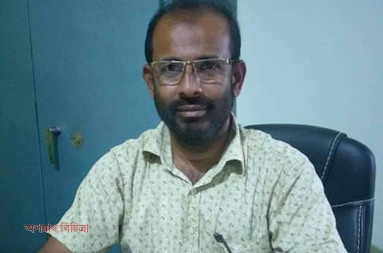 ক্যাশিয়ার একাই চালান তিন ক্লিনিক