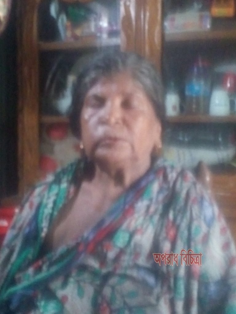 শ্রীনগরে মেয়ের বিরুদ্ধে বৃদ্ধা মায়ের সম্পত্তি আত্মসাতের চেষ্টার অভিযোগ