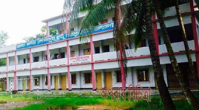 হাটহাজারী ইউএনও’র বিরুদ্ধে পক্ষপাতিতের অভিযোগ!