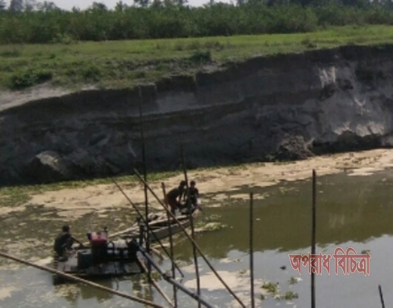 প্রশাসন নীরবতায় ধামরাইয়ের বংশী নদীতে বালু লুটপাটের মহোৎসব