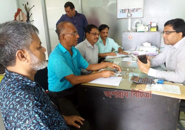 জাতীয় ভোক্তা অধিকার সংরক্ষন অধিদপ্তরের উপ পরিচালক (উপ সচিব) মঞ্জুর মোহাম্মদ শাহরিয়ার  এর সাথে জাতীয় ভেজাল প্রতিরোধ ফাউন্ডেশনের মত বিনিময়