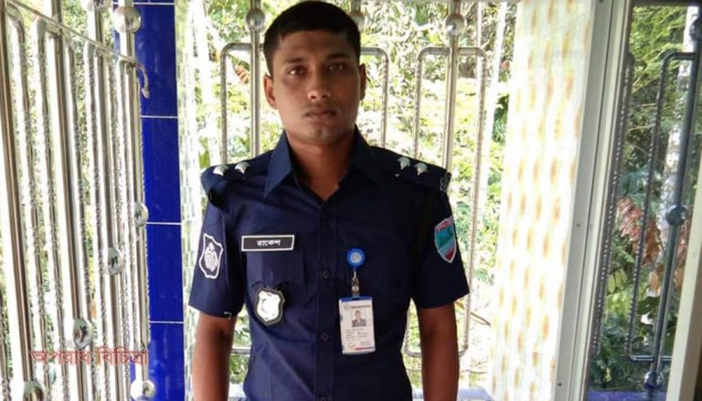 ভুয়া  এএসপি আটক