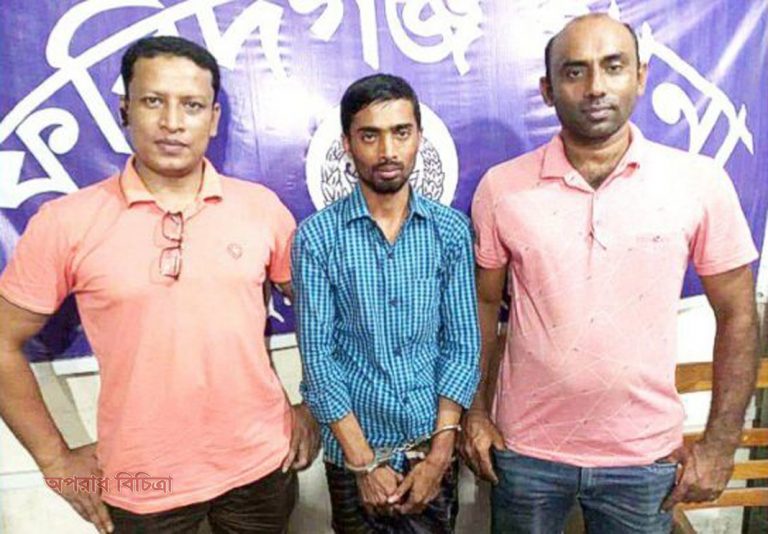 পল্লী ডাক্তার ইয়াবা সহ আটক