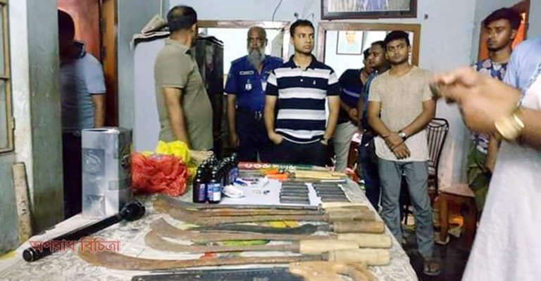 ছাত্রলীগ সেক্রেটারির বাড়িতে ফেনসিডিল উদ্ধার