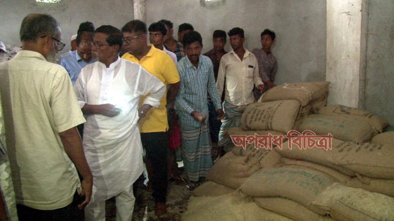 প্রধানমন্ত্রীর ত্রান তহবিল থেকে দুস্থদের জন্য ঈদে বরাদ্ধকৃত  লক্ষ্মীপুরে ভিজিএফের ৭৭ বস্তা চাউল জব্দ, গুদামে সিলগালা