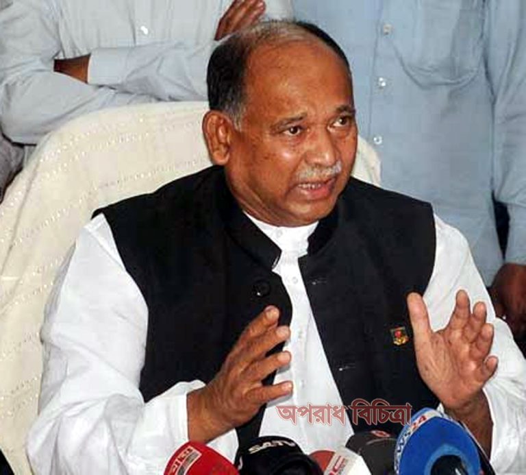 কমলাপুরে টিকেট বিক্রি কার্যক্রম পরিদর্শন করেন রেলপথ মন্ত্রী
