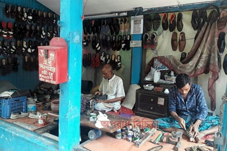 মনুলাল রবি দাশের নিপুণ হাতে তৈরি  জুতা এখনও জনপ্রিয়তার শীর্ষে