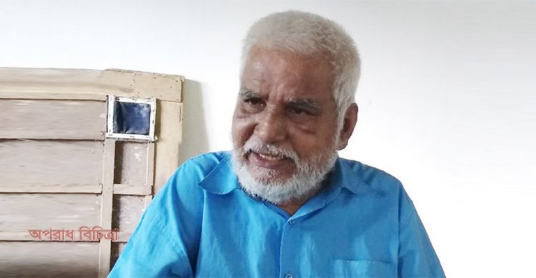 বৃদ্ধাশ্রমে বসে এখন শুধু ডুকরে ডুকরে কাঁদেন আর সেই সোনালী অতীতের কথা ভাবেন