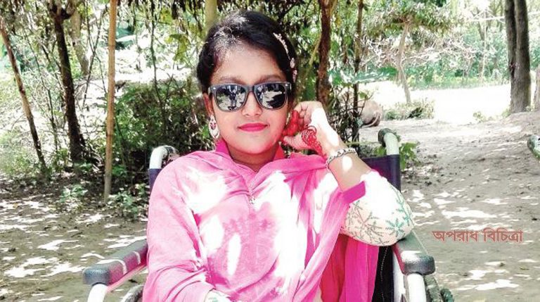 মেধাবী ছাত্রীর স্বপ্নের মৃত্যু