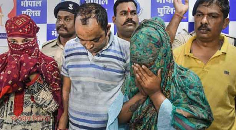 ভিডিও ক্লিপ দেখিয়ে ব্ল্যাকমেইল করে চলতো কোটি কোটি টাকার চাঁদাবাজি