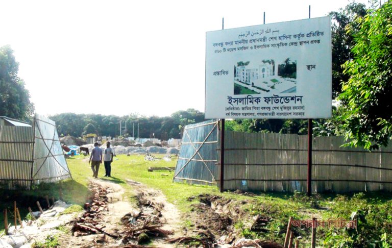 ছাত্রলীগ নেতাকর্মীদের তাণ্ডব