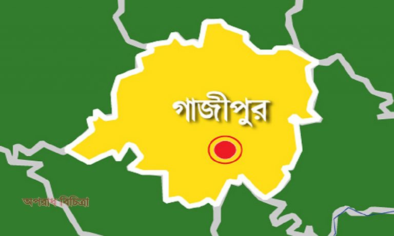 স্বামীকে বাড়িতে না পেয়ে দুই বছরের শিশুকন্যাকে রেখে স্ত্রীকে গ্রেফতার