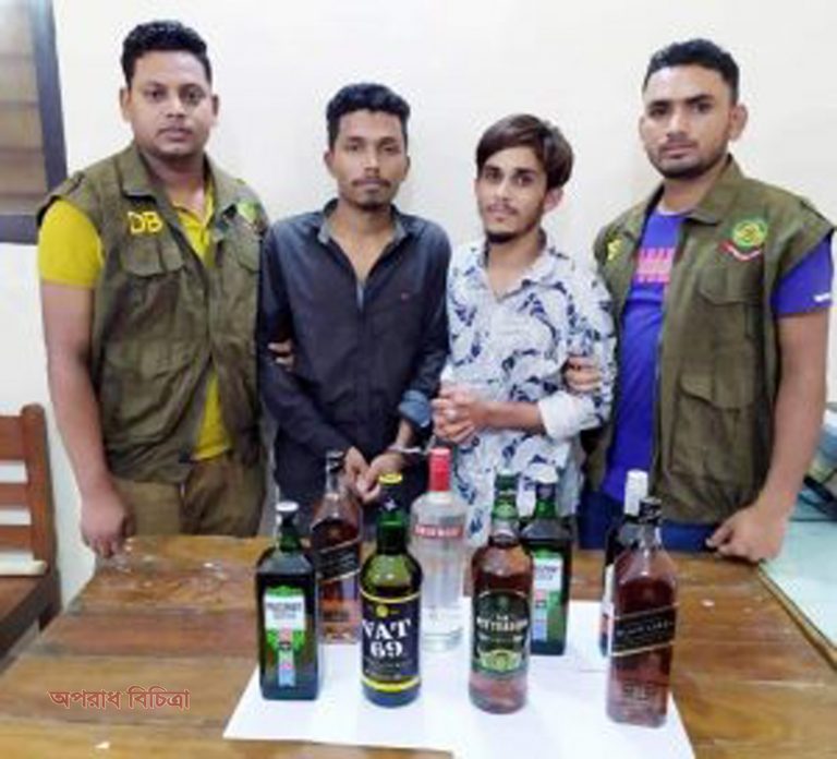 ৮ বোতল বিদেশী মদসহ ২ জনকে গ্রেফতার