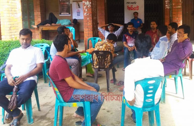 উপাচার্যের পদত্যাগ দাবিতে জাবিতে ধর্মঘট