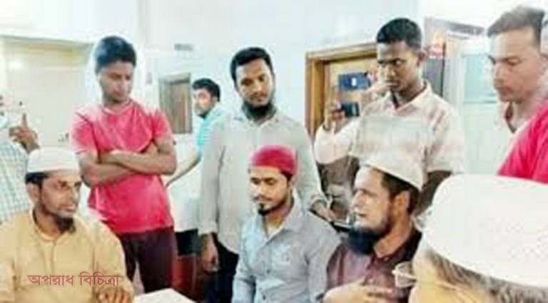 সনাতন ধর্মাবলম্বী একটি পরিবার ইসলাম ধর্ম গ্রহন