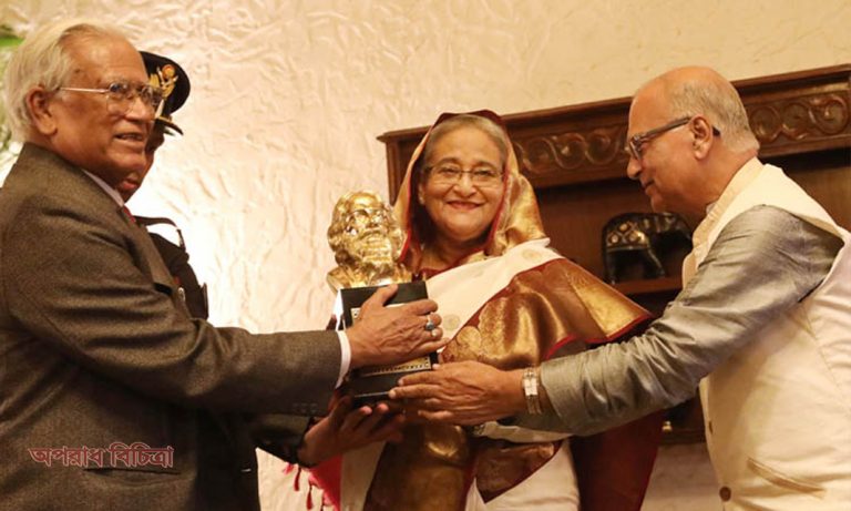 ‘ঠাকুর শান্তি পুরস্কার’ পেলেন শেখ হাসিনা