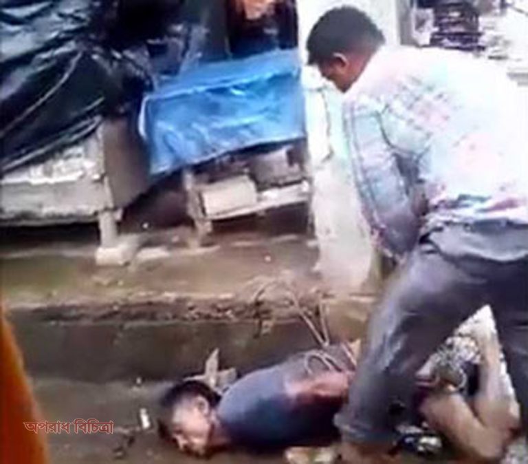 হাত-পা বেঁধে উলঙ্গ করে এক বাবাকে মধ্যযুগীয় কায়দায় নির্যাতন
