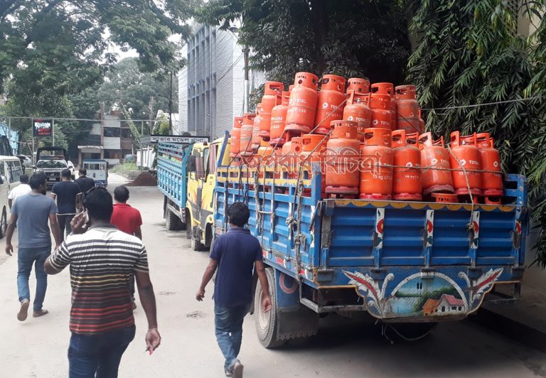 সাভারে চুরি হওয়া ট্রাক যাত্রাবাড়িতে উদ্ধার, আটক-১