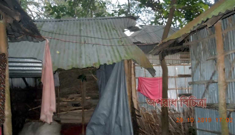 কিশোরগঞ্জে ভূমিহীনের সরকারি কবুলিয়াত জমি অবৈধভাবে দখল দোকান ঘর নির্মাণ