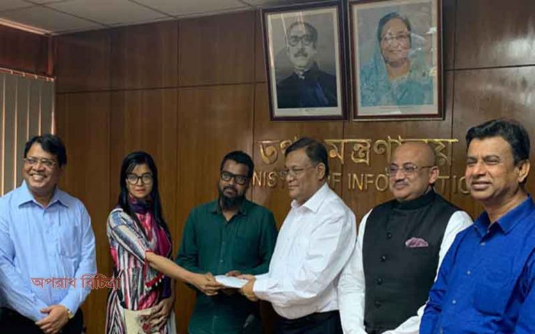 নিঃস্ব হওয়া অরণ্য পলাশকে অর্থ সহায়তা দিয়েছেন তথ্যমন্ত্রী