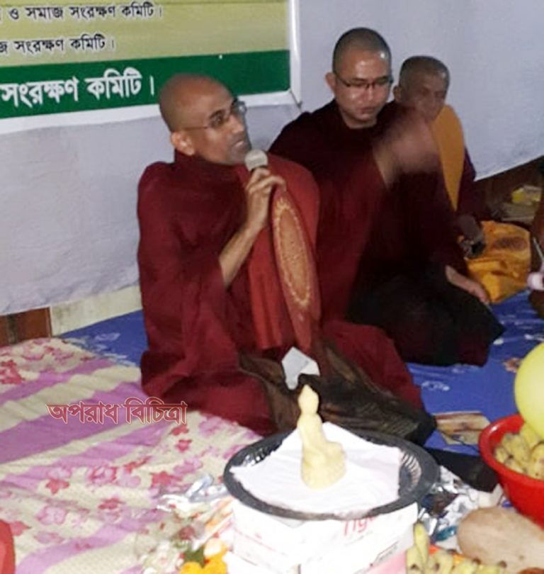 মোহাজের পাড়া বৌদ্ধ বিহারে কঠিন চীবর দান অনুষ্ঠিত