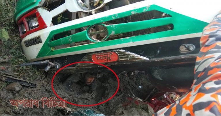 বাস উল্টে নিচে চাপা পড়েও অলৌকিকভাবে বেচে গেলেন যুবক