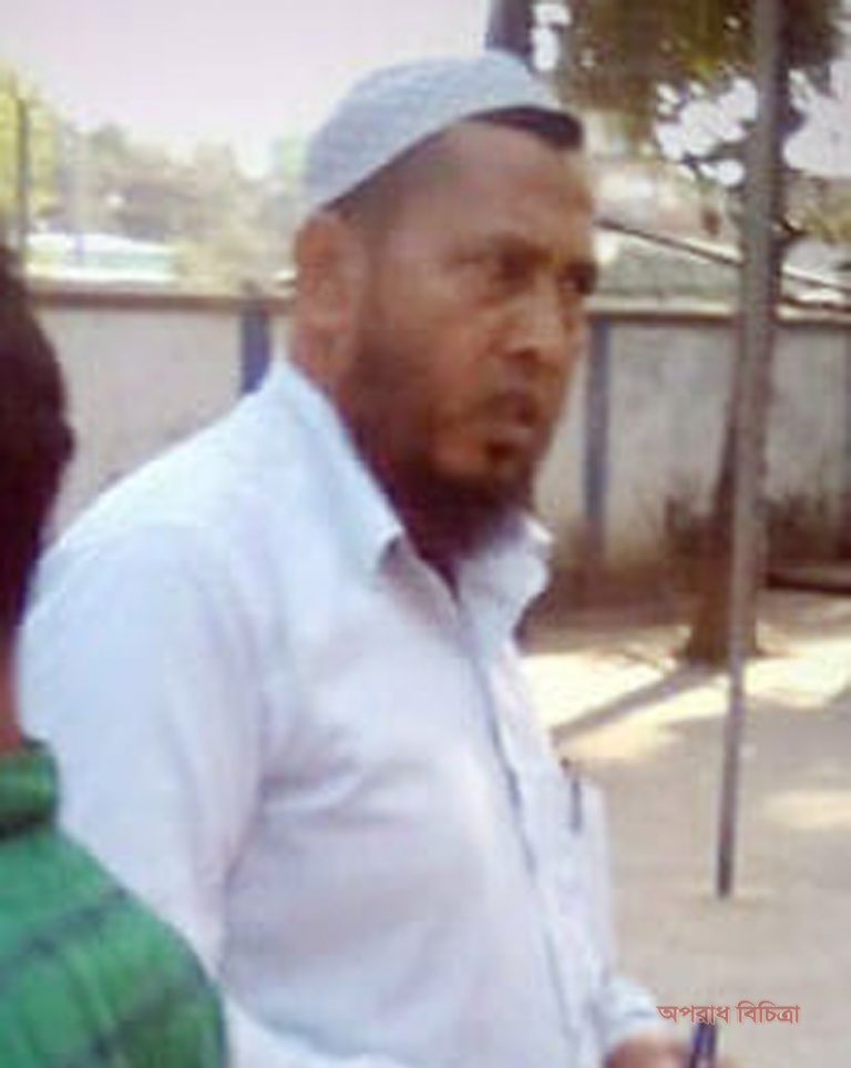 মতলব উত্তরে সাড়ে ৬ টন অবৈধ গম নিয়ে কুমিল্লা যাওয়ার পথে ট্রাকসহ ২ জন আটক ছবি তোলায় ২ সাংবাদিক লাঞ্চিত