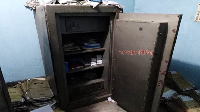 চৌদ্দগ্রামে কৃষি ব্যাংকের ভল্টের তালা ভেঙে ১১ লক্ষাধিক টাকা চুরি