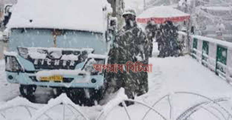 তুষারপাতে আটকা ১৫০০ পর্যটককে উদ্ধার করল সেনাবাহিনী