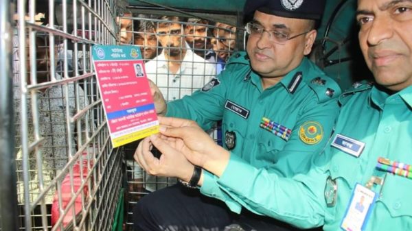 সিএনজি অটোরিক্সায় রাখতে হবে চালক-মালিক ও গাড়ির তথ্য সম্বলিত কার্ড