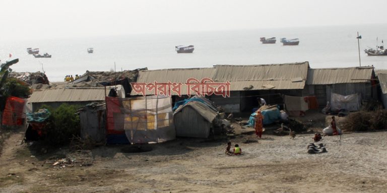 কুয়াকাটা সৈকতে ঝুপড়ি ঘর সৌন্দর্য হারাচ্ছে পর্যটনের