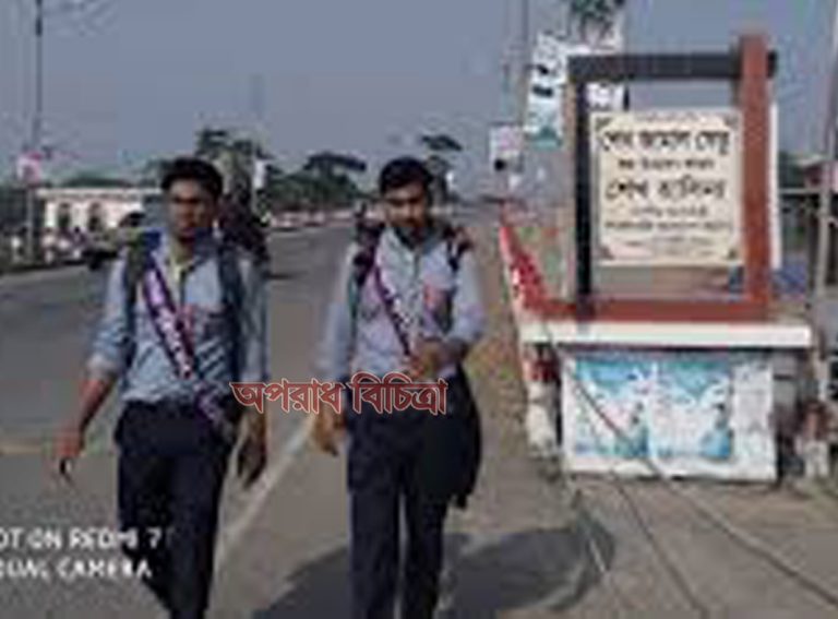 প্রেসিডেন্ট রোভার স্কাউট এ্যাওয়ার্ড অর্জনে ১৫০ কিঃমিঃ পায়ে হেটে কুয়াকাটা সৈকতে দুই রোভার