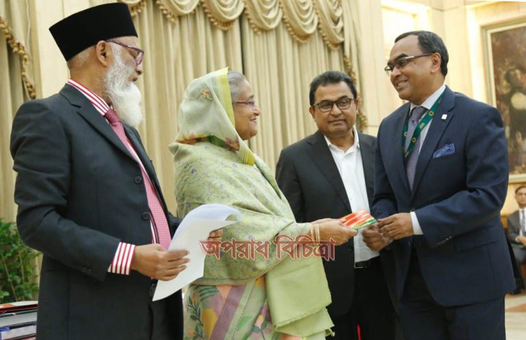 বঙ্গবন্ধু মেমোরিয়াল ট্রাস্ট-কে এমটিবি’র ৫ কোটি টাকা হস্তান্তর