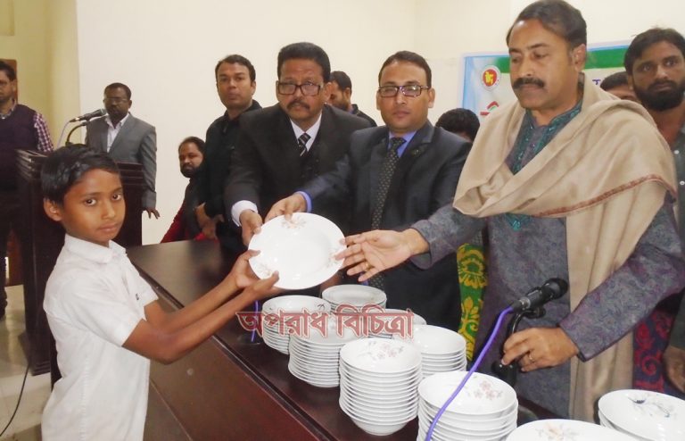 সারাক্ষণ পড় পড় করলে ছোটদের  ভালো লাগে নাঃ চেয়ারম্যান সিরাজী