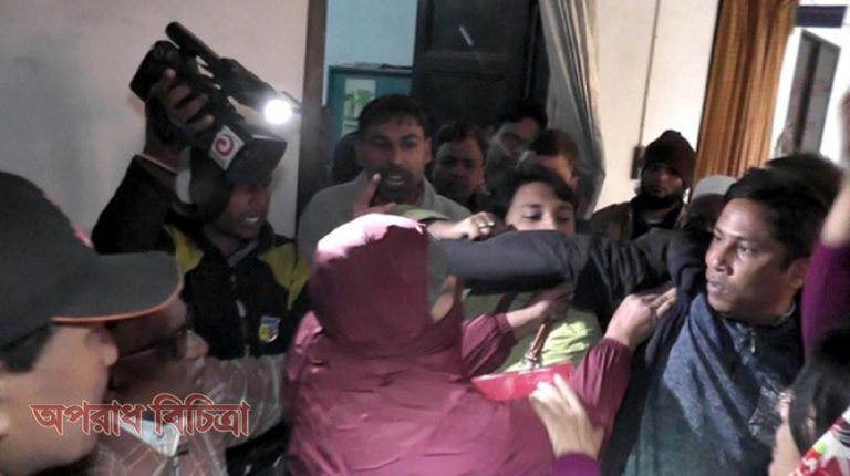 ডাকঘরে সাংবাদিকদের উপর হামলা করেছে কর্মচারীরা